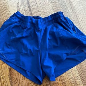 Lululemon hotty hot low-rise lined short 4”